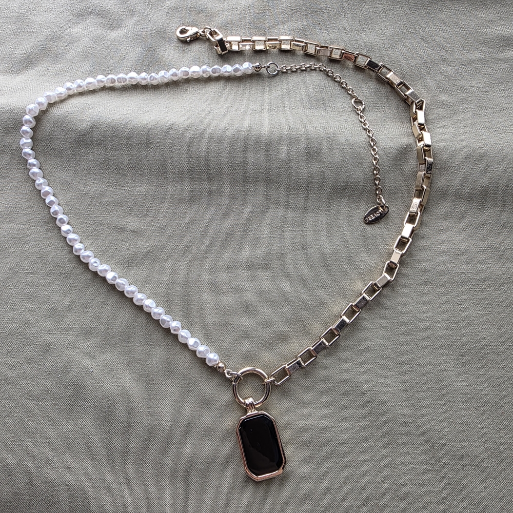 🤍 Gold Tone & Pearl - Picture 5 of 6